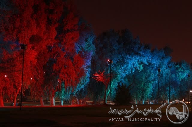 روایتی از نورپردازی و گُلکاری شهرداری اهواز در استقبال از بهار؛ ردای سبزِ بهار بر قامت شهر اهواز