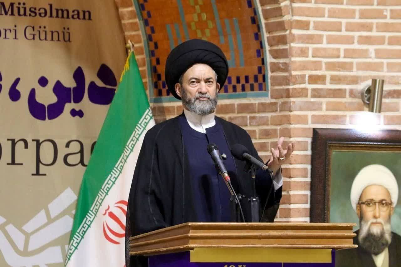 در ۱۹ ژانویه از هویت ایرانی و اسلامی آذریها حرف میزنیم / باید در تاریخ نیازهای فطری که آذریها دارند تامین بکنیم