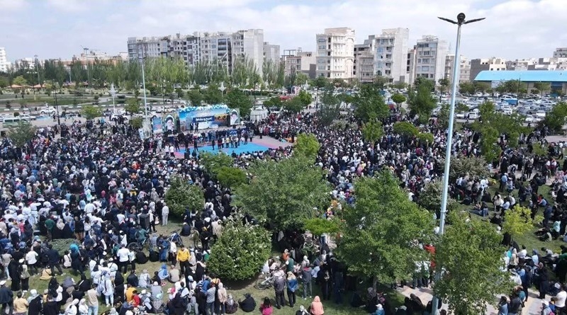 با حضور 40هزارنفرهمایش بزرگ پیادهروی خانوادگی صبح و نشاط در اردبیل برگزار شد
