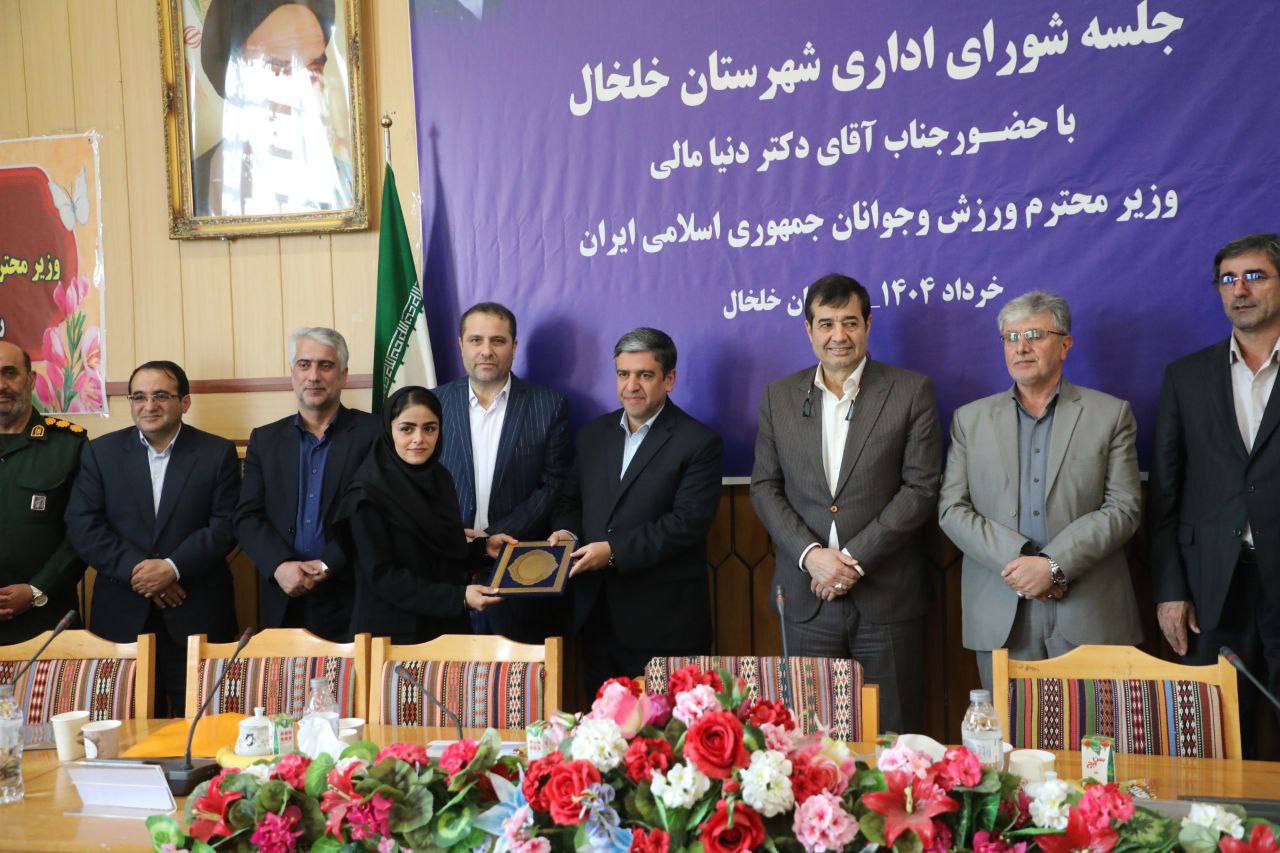 تجلیل ویژه از خانواده شهید موسی رحمانی و جوانان موفق فرهنگی و ورزشی