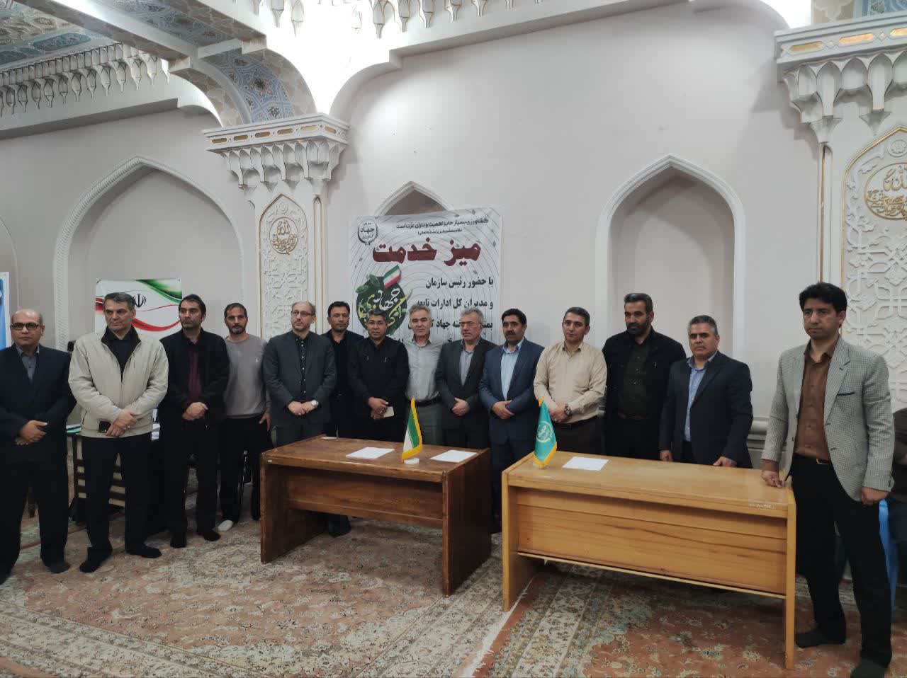 میز خدمت جهادی در مصلای اردبیل برگزار شد