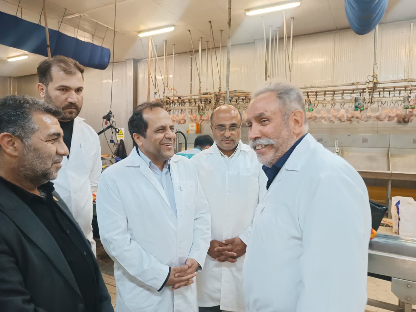 بازدید شبانه معاون استاندار اردبیل از کشتارگاه آرتا پروتئین با هدف نظارت بر زنجیره تولید مرغ