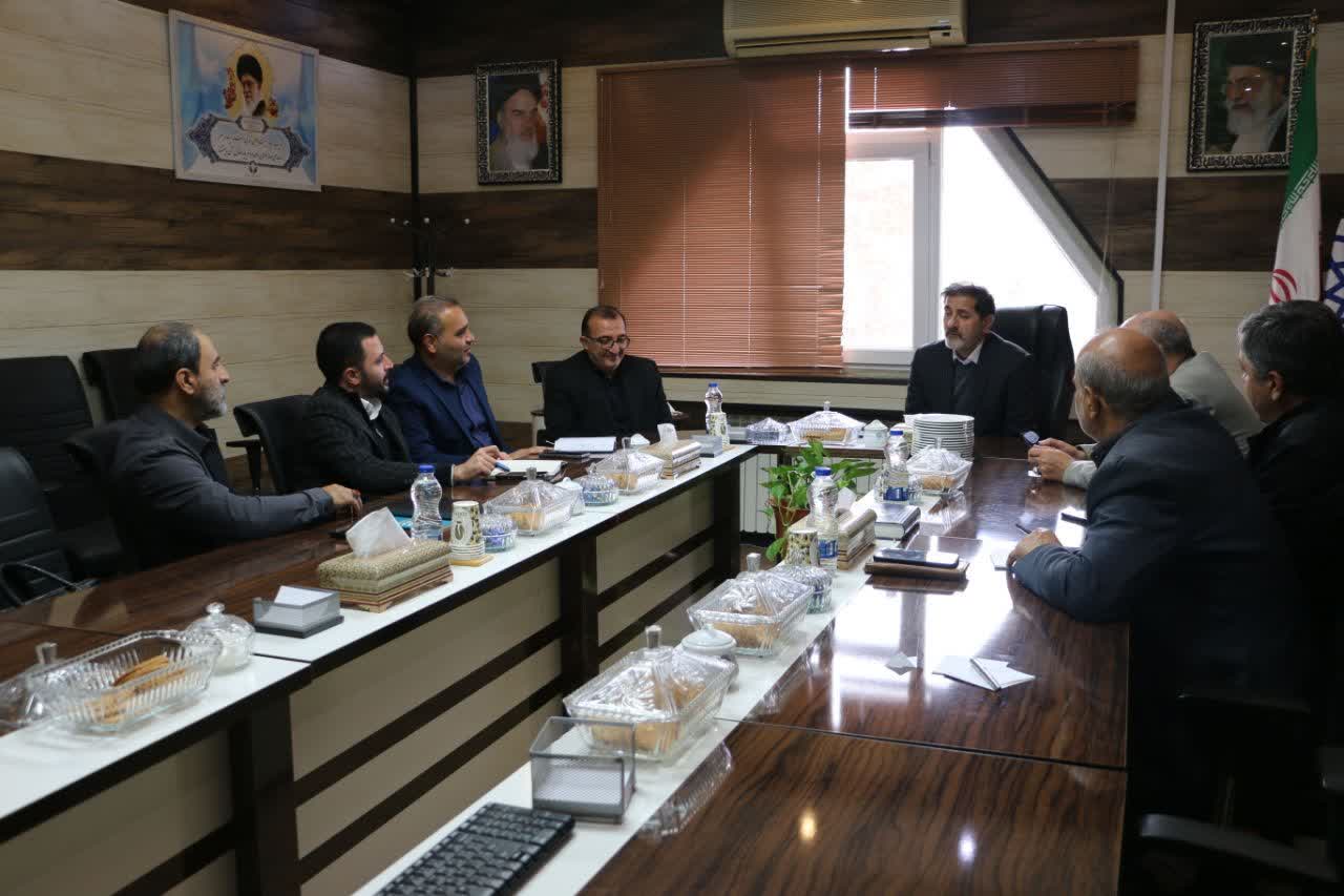 بررسی طرحهای سرمایهگذاری شیلاتی و احداث بازارچه مدرن عرضه آبزیان در اردبیل