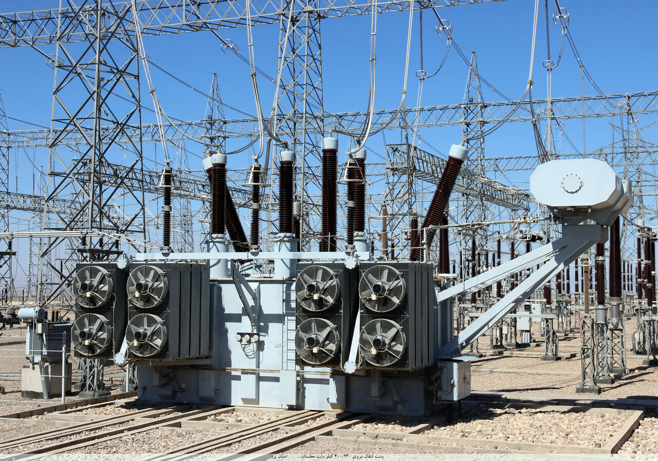 ۲ هزار و ۳۶۹ کیلومتر خط و بیش از ۱۱ هزار مگاولت آمپر پست انتقال تا تابستان برقدار می‌شود