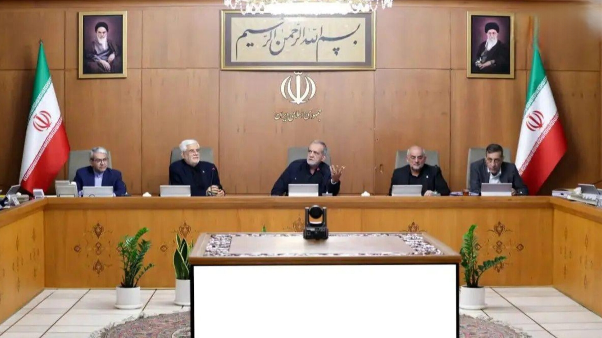 آقای پزشکیان منتظر بودید کارد به استخوان برسد تا فرزین را کنار بگذارید؟