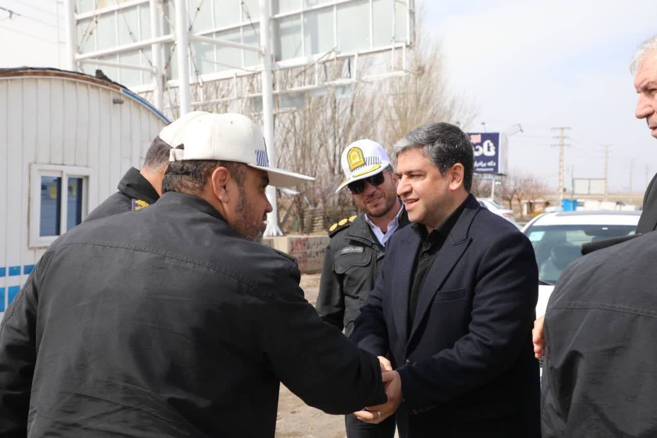 پلیس با زیبندگی به اخلاقیات و مسئولیت پذیری، از مسافران استقبال می کند