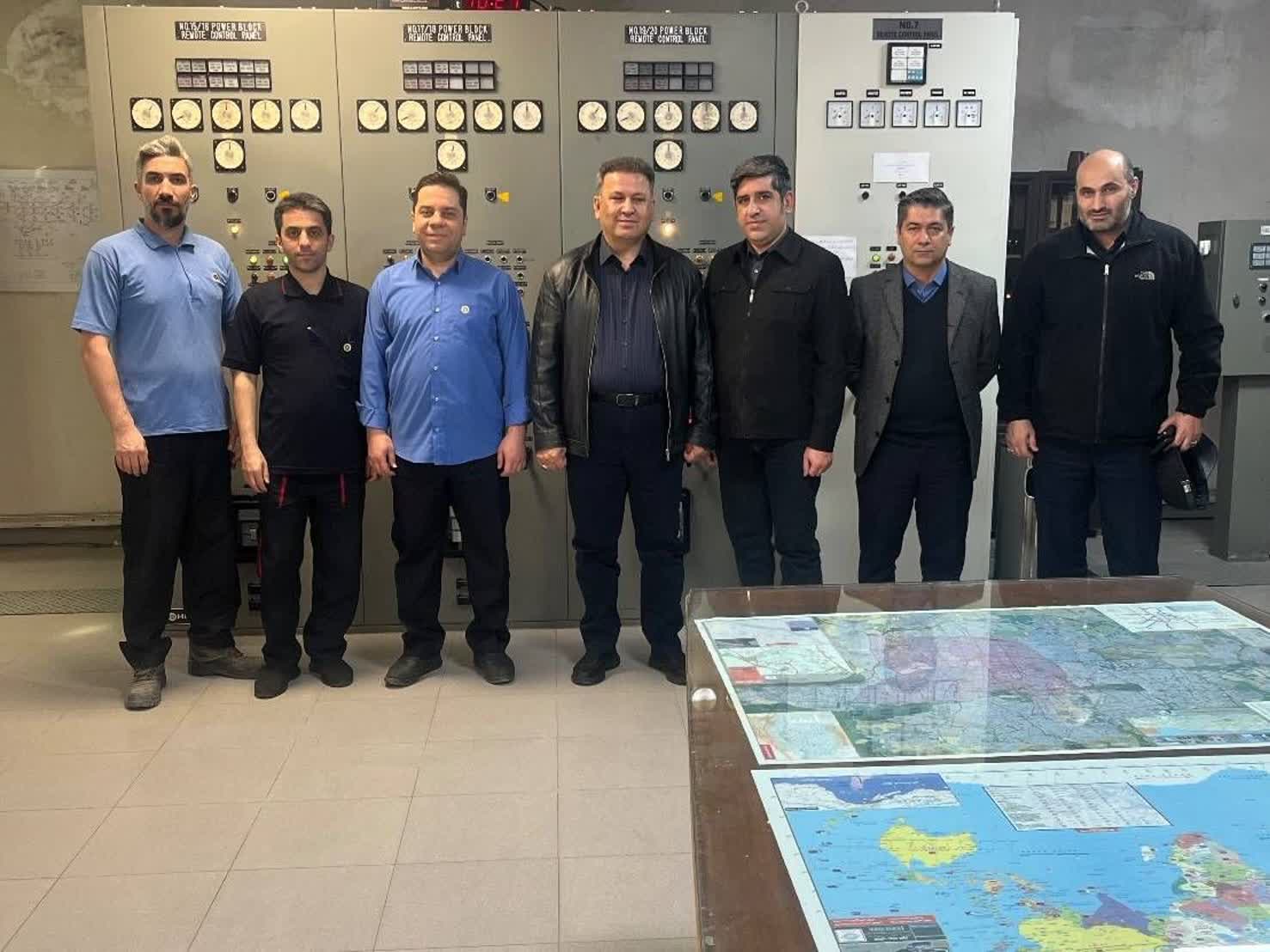 کارکنان نیروگاه‌ها بدون هیچ هراسی پای‌کار خدمت به مردم ایستاده‌اند/ کارکنان نیروگاه‌ها در صف مقدم تولید در حال انجام وظیفه هستند