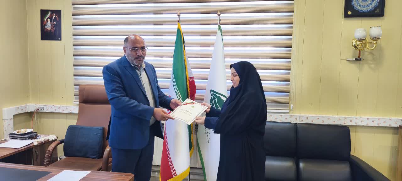 تجلیل از کبری موسوی روابط عمومی امور عشایر استان