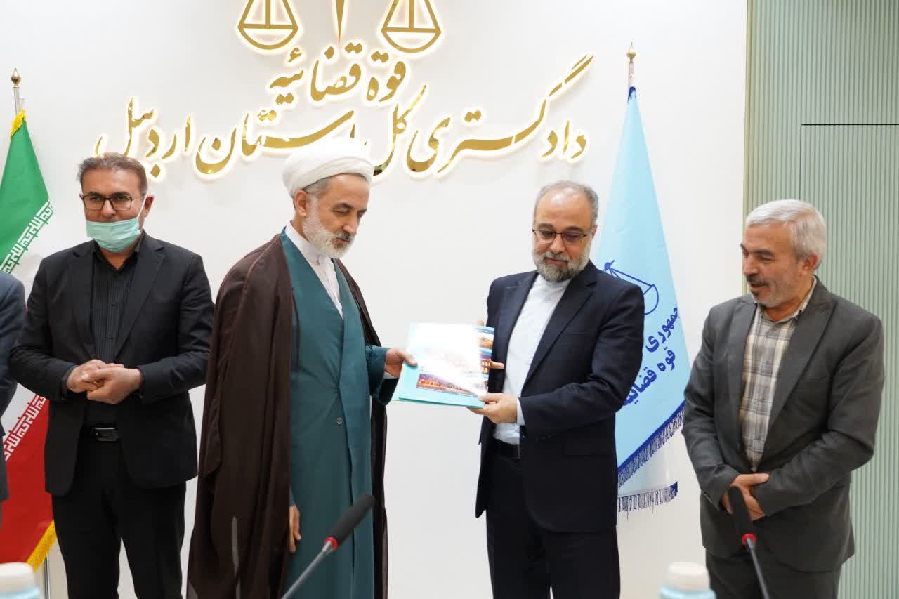 تجلیل از عوامل پیشگیری از تخلفات شهری و صیانت از حریم مرکز استان اردبیل