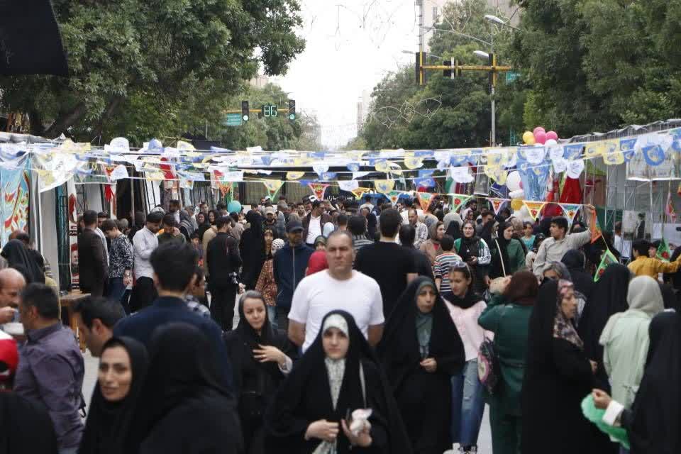 شکوهِ مهمانی کیلومتری غدیر در مسیر شریعتی تا بازار اردبیل