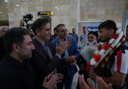 استقبال از عرفان محرمی؛ نایبقهرمان ووشوی کشورهای عضو شانگهای به اردبیل بازگشت