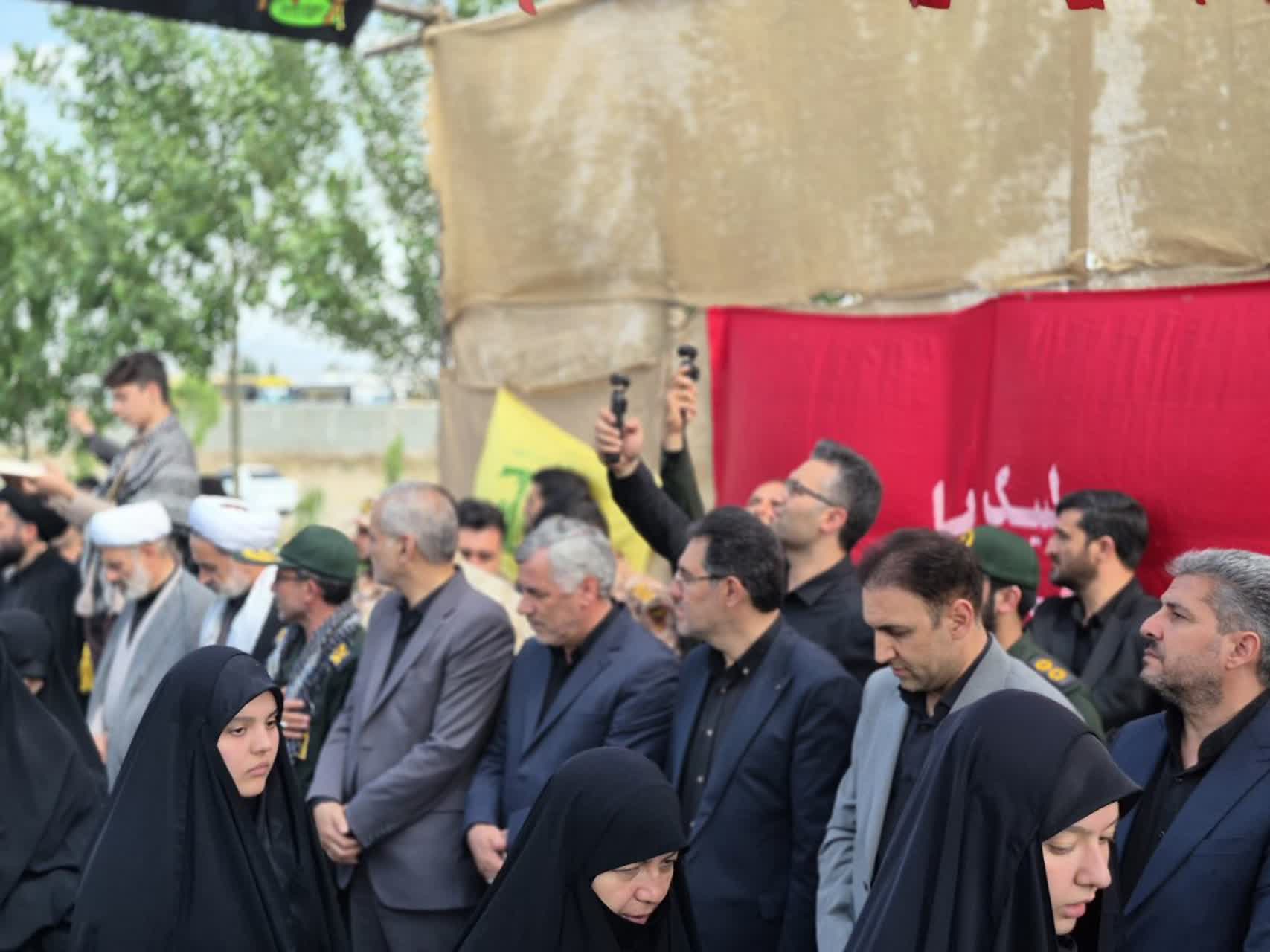 اعزام ۴۵ کاروان مردمی از اردبیل به آیین تشییع «رهبر شهید امت» در تهران/مراسم پیاده روی از عالی قاپو تا امام زاده سید صدرالدین اردبیل همزمان با تشییع رهبر شهید در روز دوشنبه