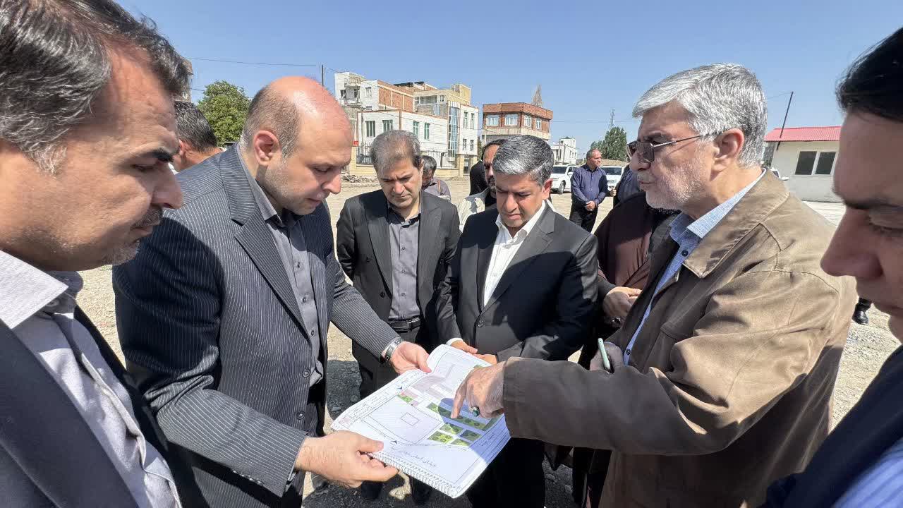 بازدید رئیس بنیاد مسکن انقلاب اسلامی از ساختمان اداری اردبیل